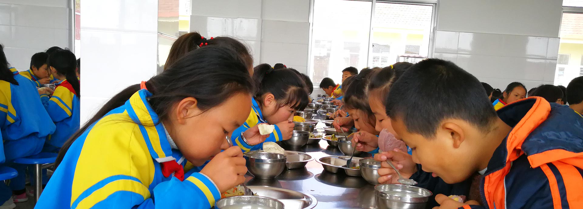 新食堂孩子用餐